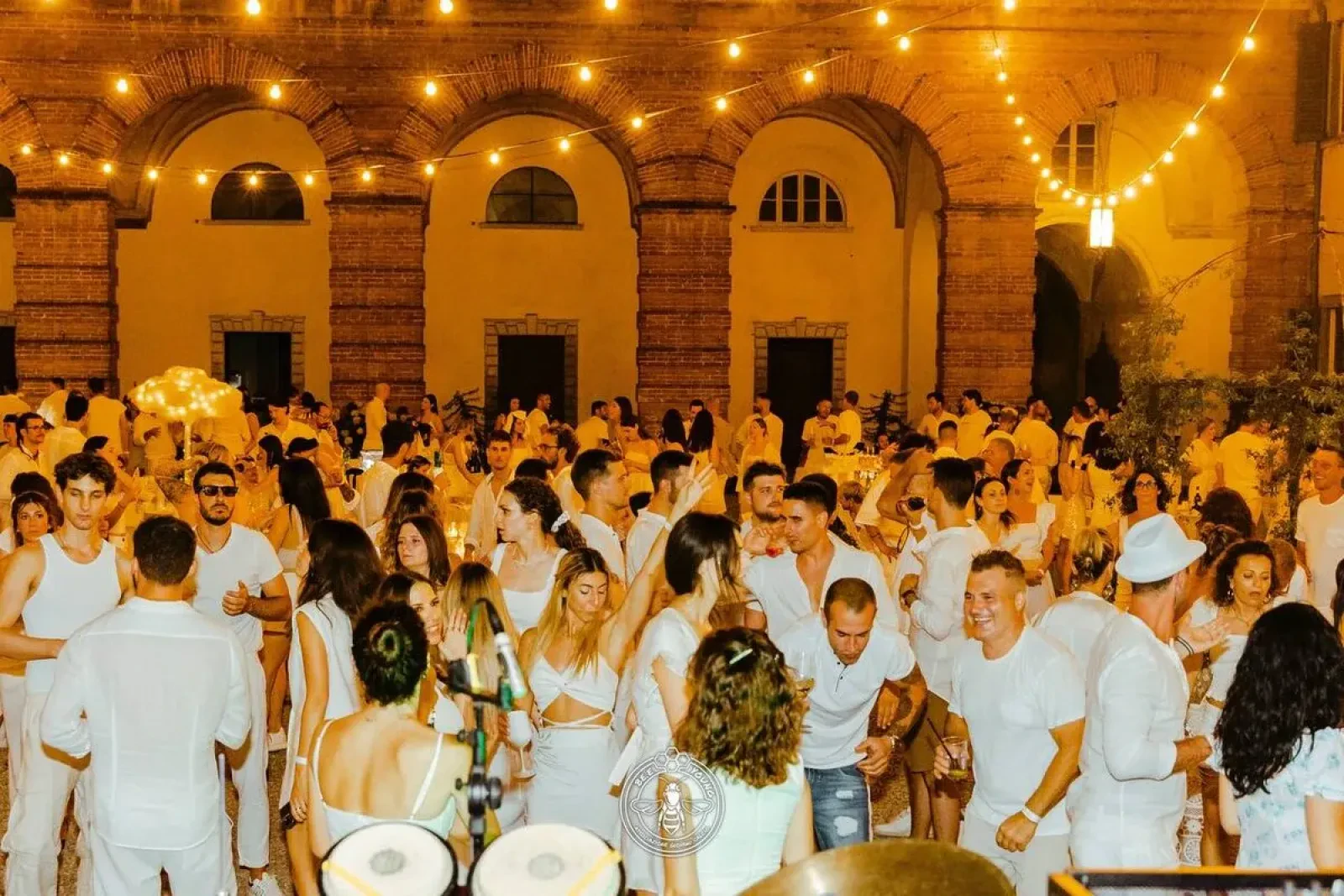 Cena in Bianco Be.e Young